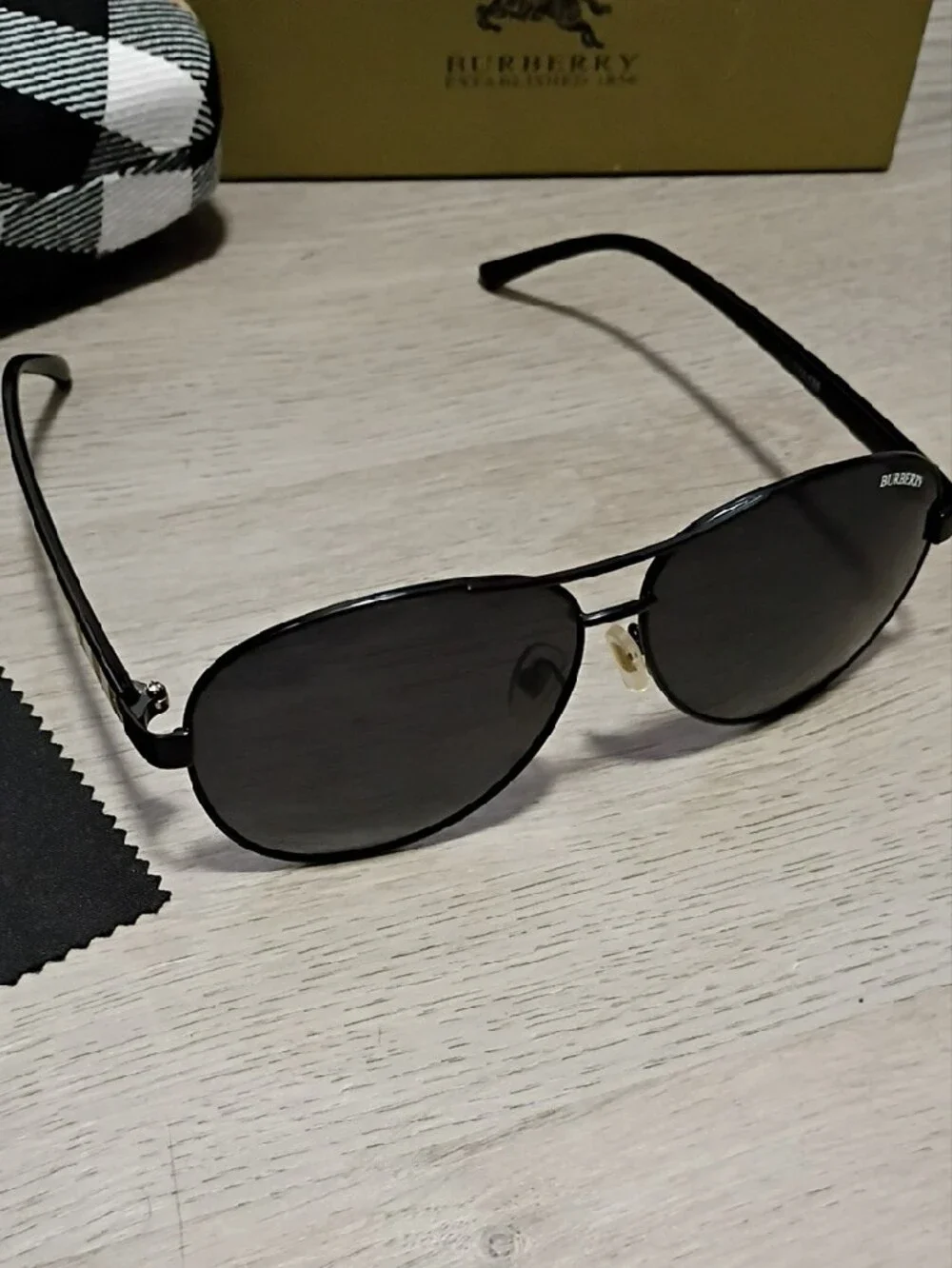 Burberry Black Lens Aviator Sunglasses w/ Case,Cleaning Cloth,Box & Card